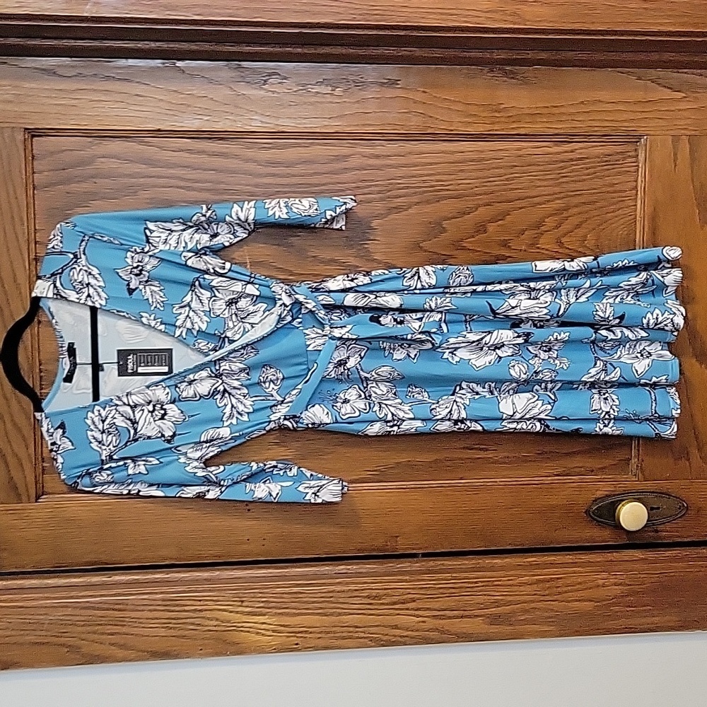 FISOUL Knee Length Blue Floral Dress